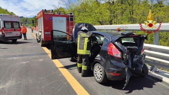 A6, tamponamento tra Savona e Altare direzione Torino: un ferito in codice giallo A6, tamponamento tra Savona e Altare direzione Torino: un ferito in codice giallo