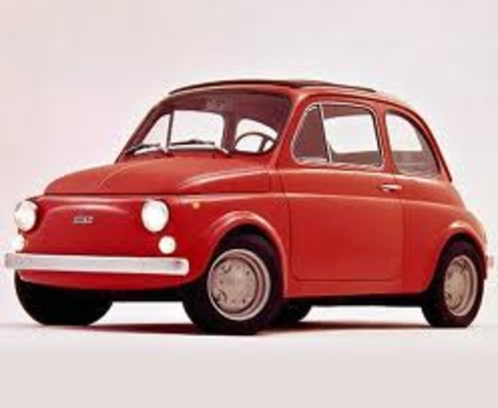 Al Molo 8.44 il terzo raduno delle Fiat 500 d'epoca Al Molo 8.44 il terzo raduno delle Fiat 500 d'epoca