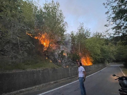 Stella, incendio boschivo tra San Martino e Gameragna: vigili del fuoco e protezione civile al lavoro