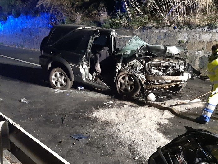 Celle, terribile impatto di un'auto sull'Aurelia: tre feriti gravi in codice rosso (FOTO e VIDEO)