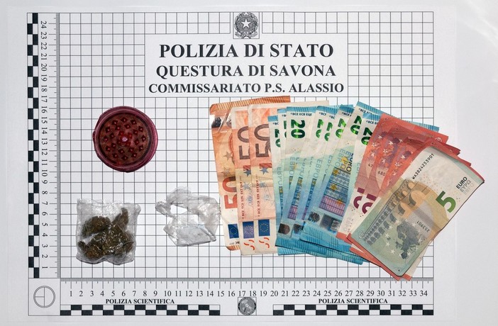Alassio: giovane turista trovato con marijuana, ketamina e una ingente somma di denaro Alassio: giovane turista trovato con marijuana, ketamina e una ingente somma di denaro