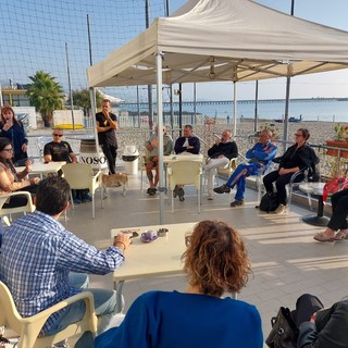 Caro bollette, commercianti di Vado sul piede di guerra, al tavolo solo Confartigianato: "Segnale che non frega niente a nessuno" (FOTO) Caro bollette, commercianti di Vado sul piede di guerra, al tavolo solo Confartigianato: "Segnale che non frega niente a nessuno" (FOTO)
