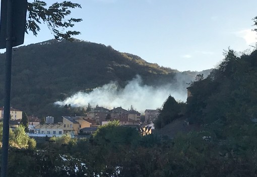 Incendio boschivo a Cairo Montenotte, decine le chiamate ai Vigili del Fuoco (FOTO e VIDEO)