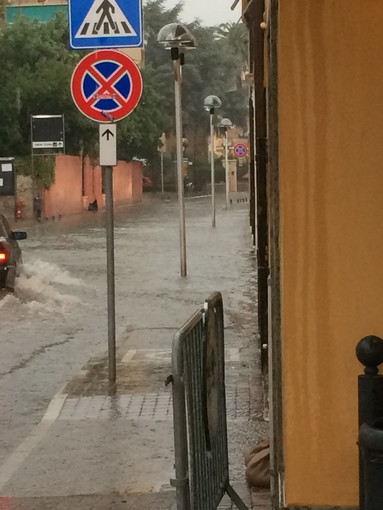 Pochi minuti di pioggia e Pietra Ligure si allaga, Canciani: &quot;E' necessario un pronto intervento dell'amministrazione&quot;
