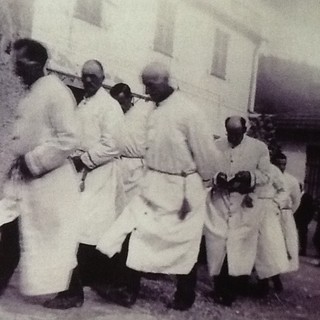 Nelle foto i Confratelli del Rosario nel 1935