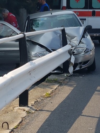 Ceriale, auto contro il guardrail: ferita una coppia di anziani (FOTO)