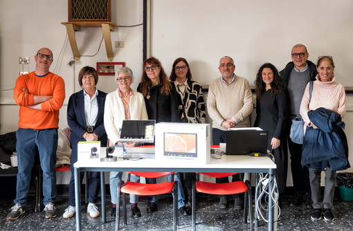 Albenga, consegnato al Liceo Giordano Bruno l’ipervisore acquistato con il ricavato di “Insolito Natale”
