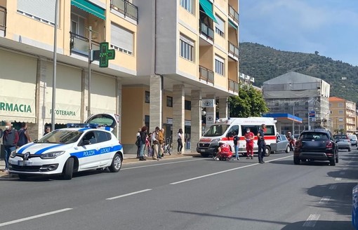 Scontro tra bici e auto a Ceriale: uomo trasportato al Santa Corona (FOTO)