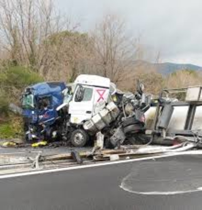 Incidente sulla A10 tra Finale e Pietra: traffico bloccato in direzione Francia