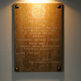 Rimossa la targa a ricordo di Caterina Aicardi Gallea, l'ex sindaco di Alassio Avogadro: "Gravissima dimostrazione di insensibilità"