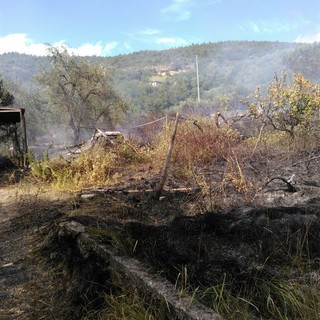 Dichiarato spento l'incendio sulle alture finalesi