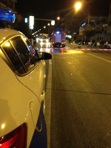 Scontro tra una moto e una macchina sulla via Aurelia a Ceriale: due ruote in fiamme Scontro tra una moto e una macchina sulla via Aurelia a Ceriale: due ruote in fiamme