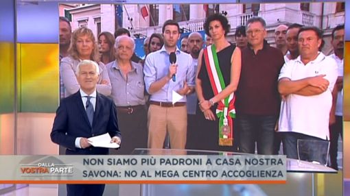 “Non siamo più padroni a casa nostra: no al mega centro accoglienza”: il sindaco di Savona Ilaria Caprioglio scende in piazza “Non siamo più padroni a casa nostra: no al mega centro accoglienza”: il sindaco di Savona Ilaria Caprioglio scende in piazza