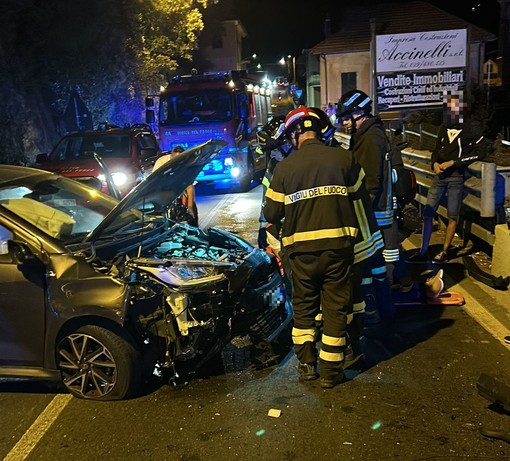 Finale, incidente sulla Sp 490 all'altezza di via Caprazoppa: un ferito al Santa Corona Finale, incidente sulla Sp 490 all'altezza di via Caprazoppa: un ferito al Santa Corona