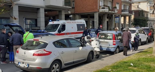 Vado Ligure, scontro tra auto e moto: un codice giallo al San Paolo (FOTO) Vado Ligure, scontro tra auto e moto: un codice giallo al San Paolo (FOTO)