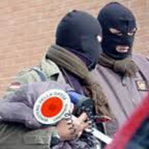 Associazione di stampo mafioso: dodici arresti in Liguria (ma a Savona no...) Associazione di stampo mafioso: dodici arresti in Liguria (ma a Savona no...)