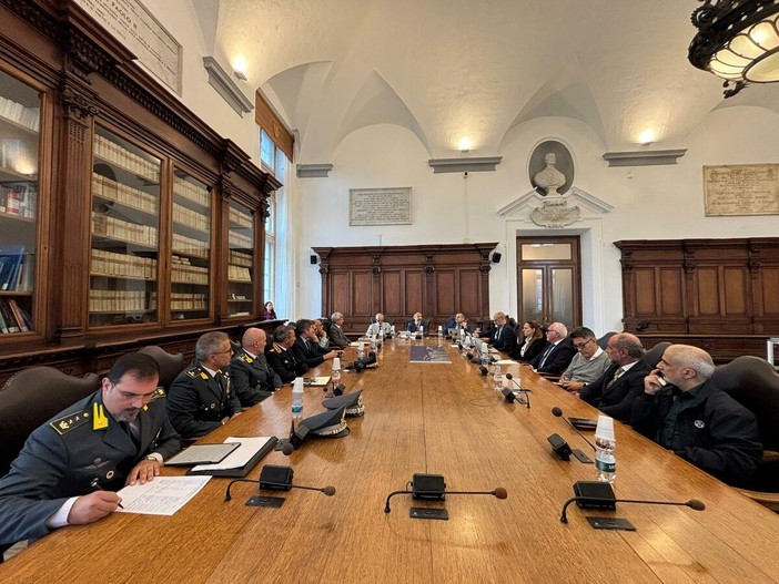 Piano regolatore porti, incontro con dogane e forze di polizia: più competitività e tutela dei consumatori con controlli centralizzati Piano regolatore porti, incontro con dogane e forze di polizia: più competitività e tutela dei consumatori con controlli centralizzati