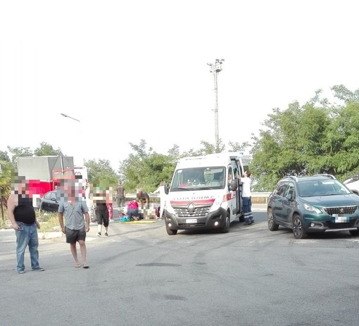 Doppio incidente a Savona: tamponamento tra auto in via Stalingrado e scontro moto-macchina nei pressi dell'ex Tamoil Doppio incidente a Savona: tamponamento tra auto in via Stalingrado e scontro moto-macchina nei pressi dell'ex Tamoil