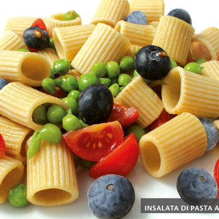 I mercoledì Veg di Ortofruit: oggi prepariamo insalata di pasta ai mirtilli