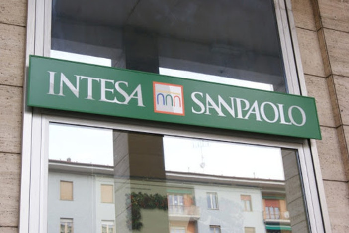 Coronavirus, da oggi chiudono le filiali di Intesa Sanpaolo: riceveranno solo su appuntamento