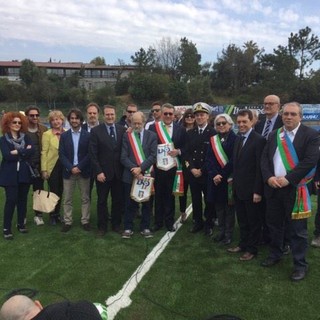 Inaugurato il campo "Olmo-Ferro", i sindaci Zunino e Bozzano: "Qui non ha perso e non ha vinto nessuno, ha prevalso lo sport" (FOTO e VIDEO)