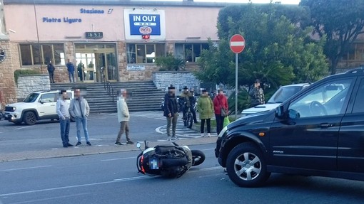Pietra Ligure, scontro auto-moto sulla via Aurelia: soccorsi mobilitati