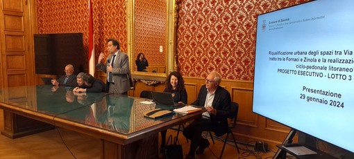 Savona, Sala Rossa gremita per l'incontro pubblico sulla passeggiata a mare. I progettisti rassicurano sulla tenuta alle mareggiate Savona, Sala Rossa gremita per l'incontro pubblico sulla passeggiata a mare. I progettisti rassicurano sulla tenuta alle mareggiate