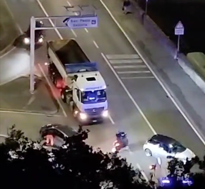 Scontro tra auto e moto a Savona: due feriti al San Paolo Scontro tra auto e moto a Savona: due feriti al San Paolo