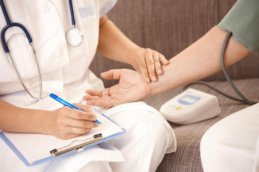 Vado, l'Auser cerca infermiere volontarie: "Un impegno limitato, ma un grande servizio per chi ne ha bisogno"