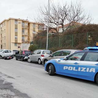 Savona, incidente in via Barbiani, scontro tra un'auto e uno scooter