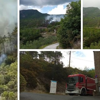 Loano, spento l’incendio di via Verzi: continuano le operazioni di bonifica