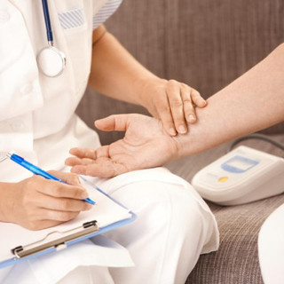 Vado, l'Auser cerca infermiere volontarie: "Un impegno limitato, ma un grande servizio per chi ne ha bisogno"