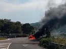 Andora, auto in fiamme: intervento dei Vigili del Fuoco Andora, auto in fiamme: intervento dei Vigili del Fuoco