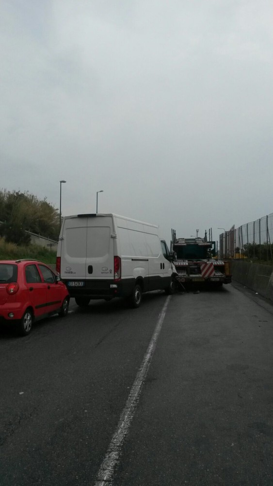 Tamponamento su corso Svizzera: rallentamenti per chi entra a Savona Tamponamento su corso Svizzera: rallentamenti per chi entra a Savona