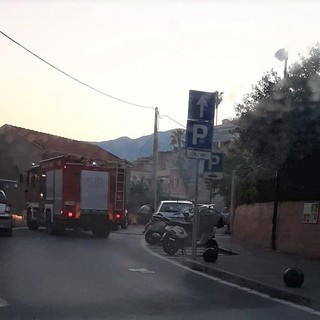 Borgio, principio d'incendio in un terreno agricolo: intervento dei vigili del fuoco