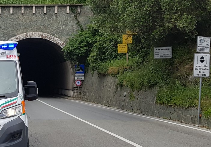 Investimento pedonale all'interno della galleria Capo Torre tra Albisola e Celle: 57enne trasportato in codice rosso al San Paolo Investimento pedonale all'interno della galleria Capo Torre tra Albisola e Celle: 57enne trasportato in codice rosso al San Paolo