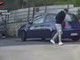 Si scontra in auto contro due ragazze e invece dei soccorsi lancia minacce, poi la fuga e la falsa denuncia di furto: denunciato (VIDEO)