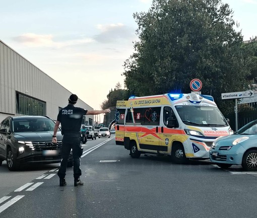 Savona, scontro auto-moto in via Vittime di Brescia: un ferito al San Paolo Savona, scontro auto-moto in via Vittime di Brescia: un ferito al San Paolo