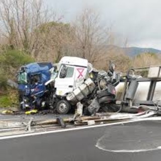 Incidente sulla A10 tra Finale e Pietra: traffico bloccato in direzione Francia