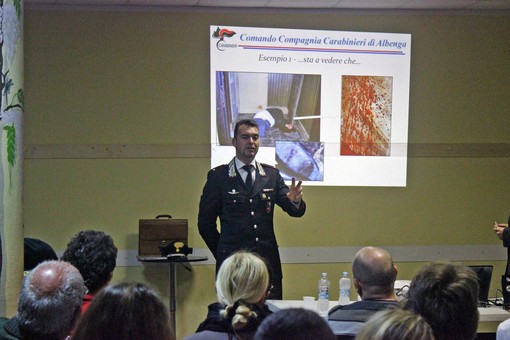 Loano, evitare di compromettere le indagini e capire come agire con soggetti pericolosi: operatori del 118 a lezione con i Carabinieri