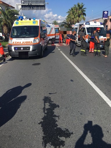 Pietra Ligure, investimento pedonale sulla via Aurelia: coppia di anziani in codice rosso al Santa Corona