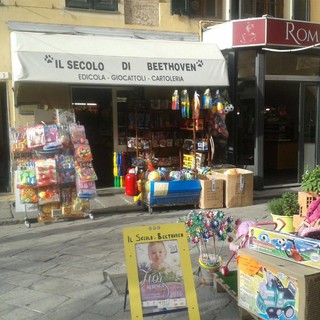 Albenga continua ad essere nel mirino dei ladri, furto nell'edicola "Il secolo di Beethoven" Albenga continua ad essere nel mirino dei ladri, furto nell'edicola "Il secolo di Beethoven"