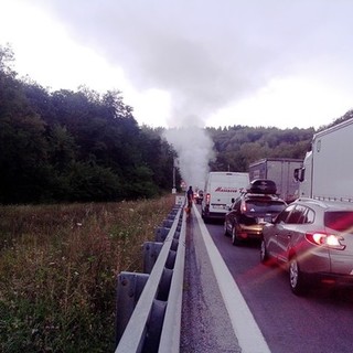 Torino-Savona: auto in fiamme in una galleria