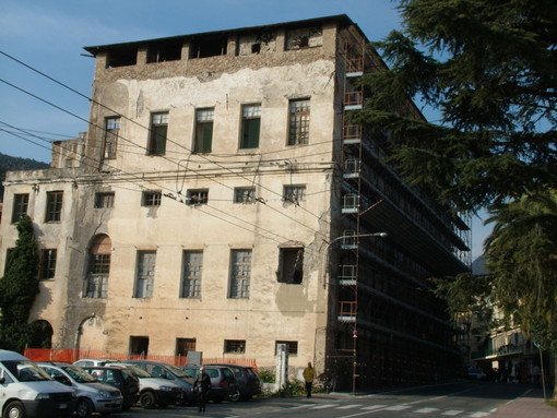 Falsa ristrutturazione di palazzo Spinola, cooperative sociali distraggono milioni di euro dall’Otto per Mille e dal Ministero Falsa ristrutturazione di palazzo Spinola, cooperative sociali distraggono milioni di euro dall’Otto per Mille e dal Ministero