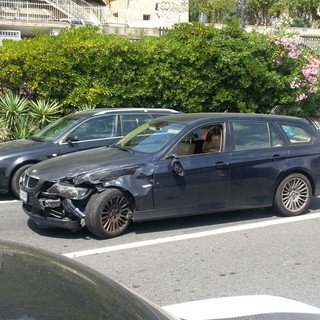 Tragedia sfiorata ad Alassio: auto invade la corsia opposta