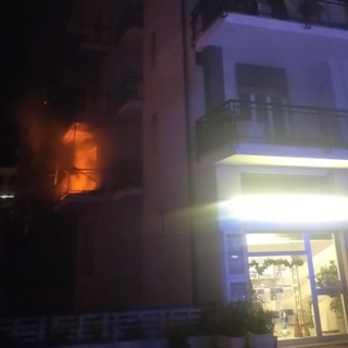 Appartamento in fiamme ad Andora, muoiono un uomo e una donna (FOTO) Appartamento in fiamme ad Andora, muoiono un uomo e una donna (FOTO)