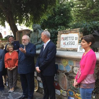 La piastrella di Ispra sul Muretto di Alassio, nel ricordo di Mario Berrino