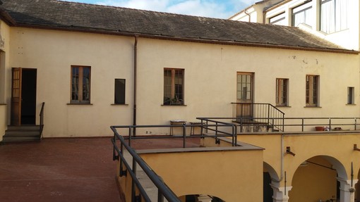 Edilizia scolastica, completata la tinteggiatura dell’Istituto “D. Aicardi” di Albenga Edilizia scolastica, completata la tinteggiatura dell’Istituto “D. Aicardi” di Albenga