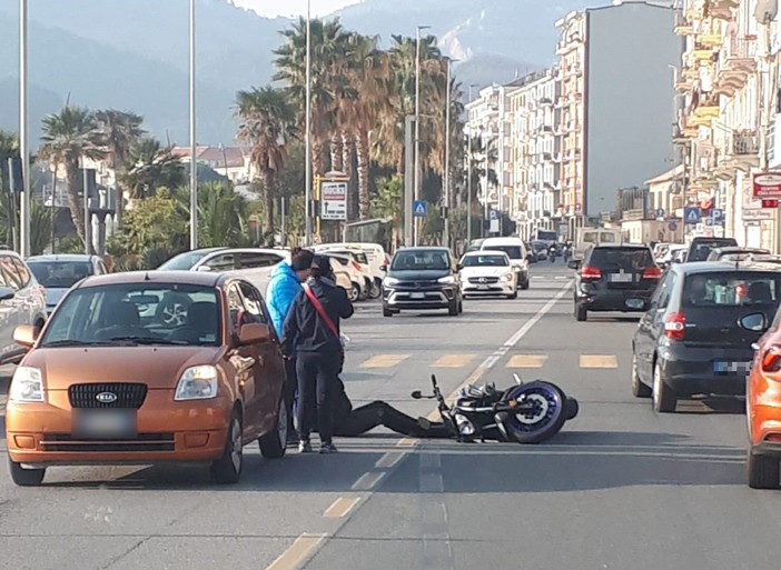 Vado, scontro tra moto e auto sulla via Aurelia: un ferito al San Paolo (FOTO) Vado, scontro tra moto e auto sulla via Aurelia: un ferito al San Paolo (FOTO)