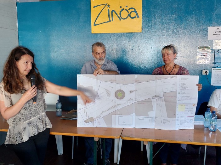 Savona, nuova rotatoria a Zinola. Gli assessori presentano il progetto, ma i residenti non ci stanno (FOTO)